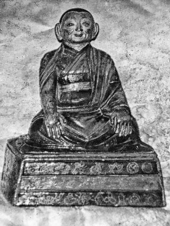 Gauche-Patrul Rinpoche Statue
